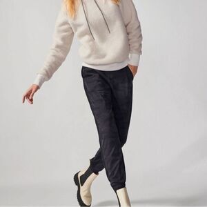 ATHLETA Brooklyn Textured Lined Black Camo Jogger- Size 6